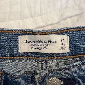 Abercrombie & Fitch Ankle Straight Ultra High Rise Jean; Size: 27, 4R